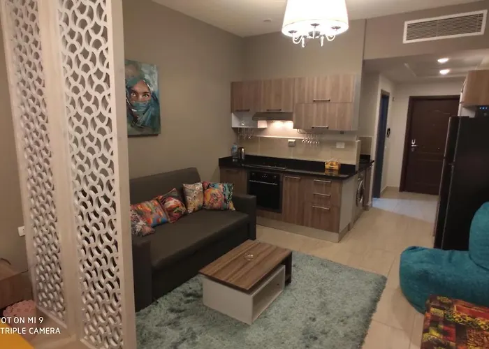 Apartment Stylish Pool View In Al Dau Heights *