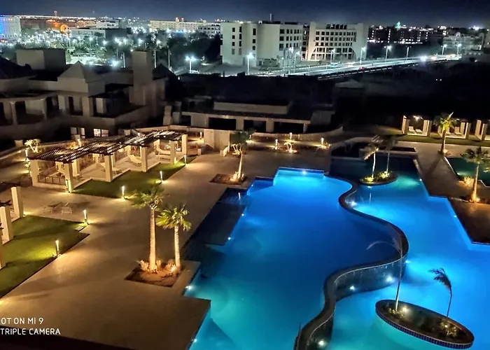 Apartment Stylish Pool View In Al Dau Heights *