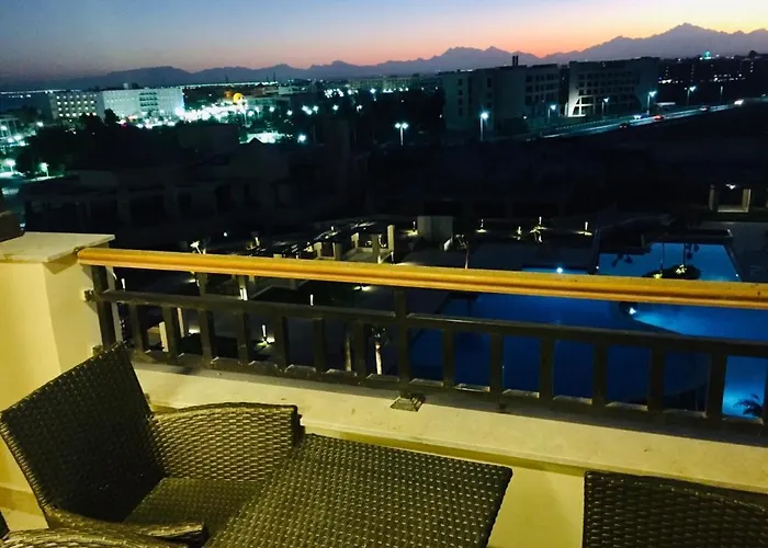 Stylish Pool View In Al Dau Heights *
